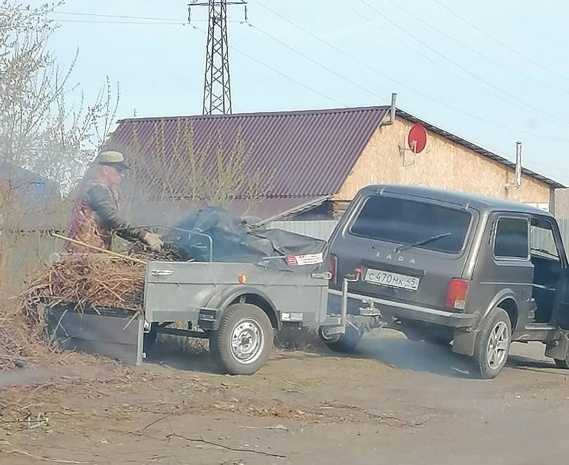 Сброс веток с прицепов Сброс веток с прицепов