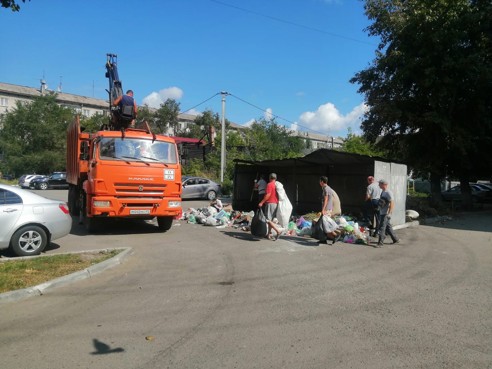 Стихийная свалка на Горького, 155 в Кургане ликвидирована Стихийная свалка на Горького, 155 в Кургане ликвидирована