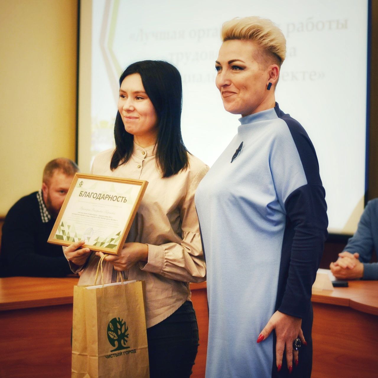 В Кургане подвели итоги работы трудовых отрядов В Кургане подвели итоги работы трудовых отрядов